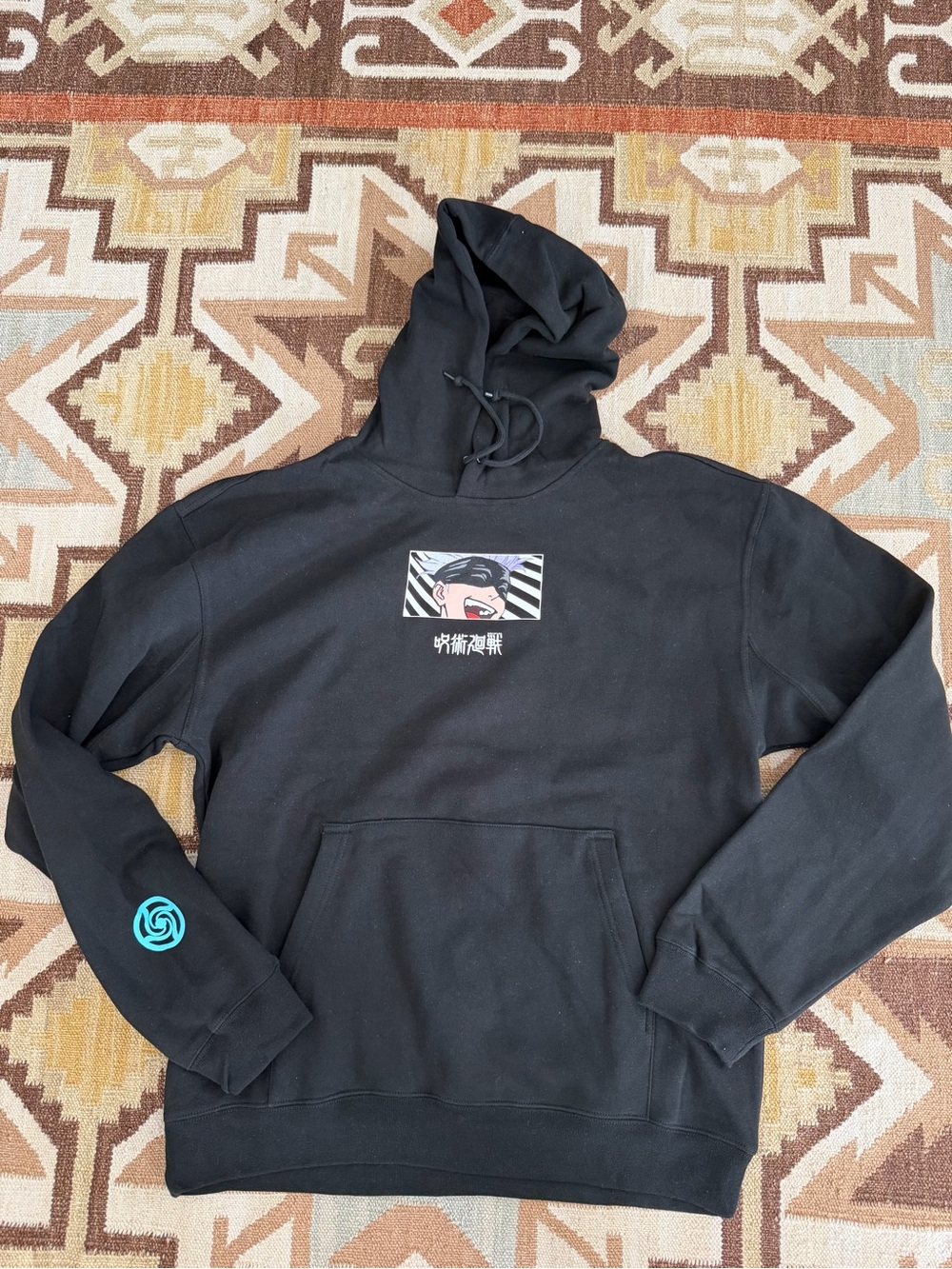 Episode x Jujutsu Kaisen Standing Gojo Black Hoodie NWOT